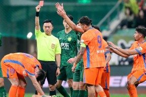 乐鱼体育官网-赛地聚焦——社区盾赛前热度飙升，上海申花内部沟通，更衣室稳定，年轻球员得到机会