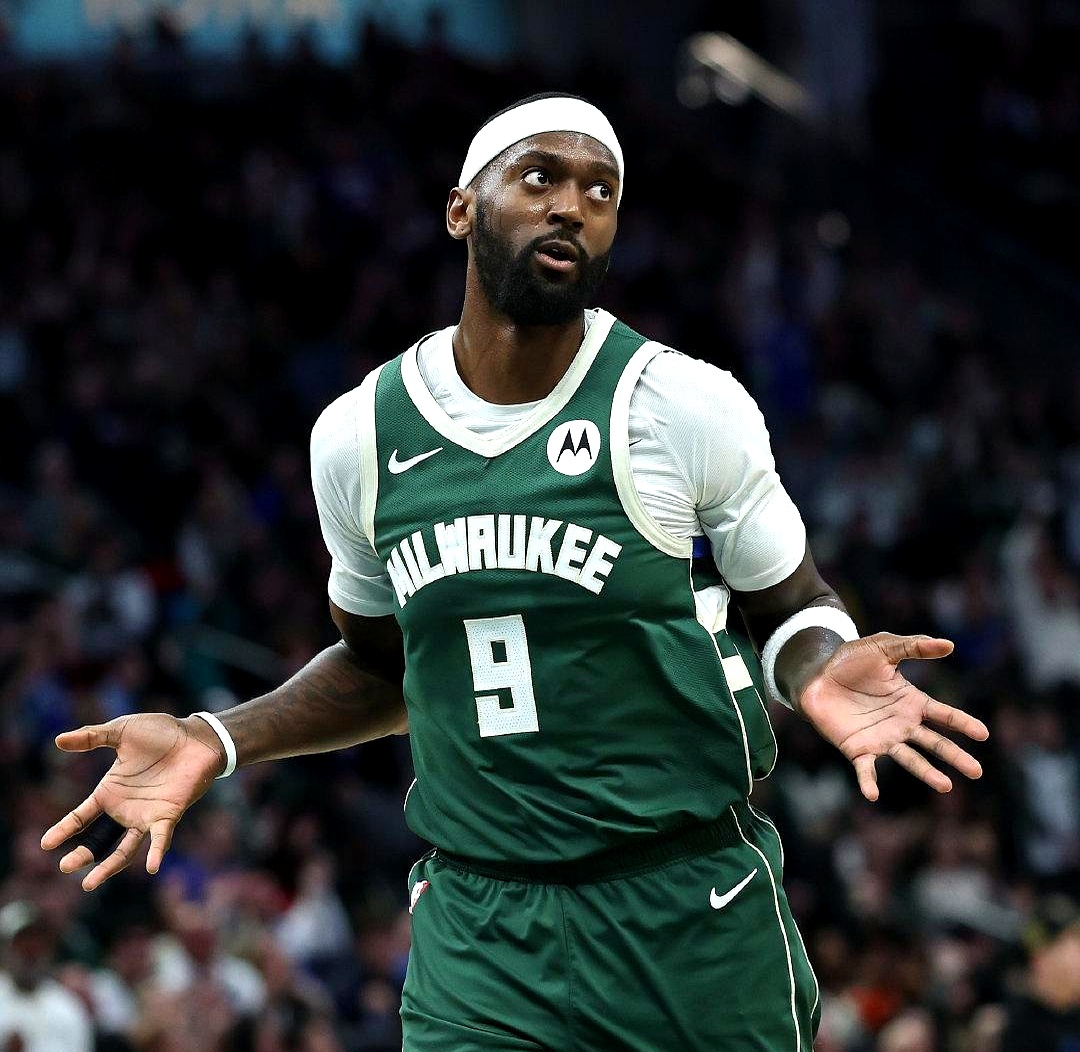 里尔训练开放日；加时末段止住颓势引欢呼；NBA常规赛在即；轮换策略成焦点