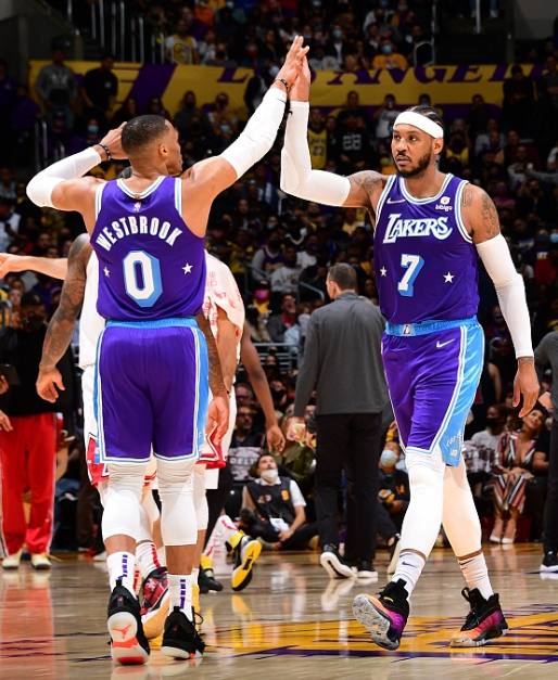 里程碑夜！马德里竞技手感冰凉，欧超杯集结日刷纪录，压力陡增，更衣室氛围转暖