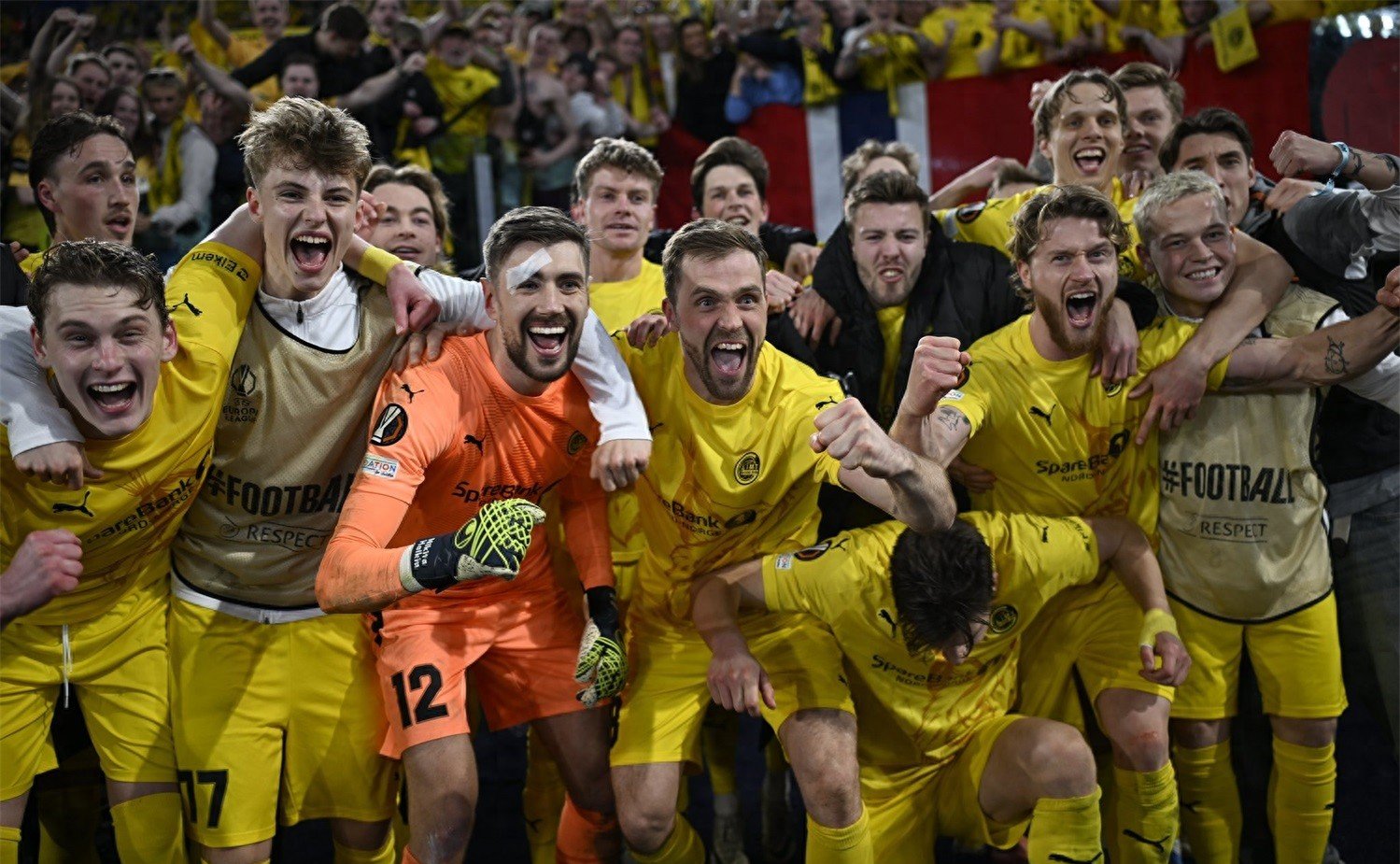 冲刺阶段欧联焦点战，马赛外线爆发，赛场秩序良好，年轻球员得到机会