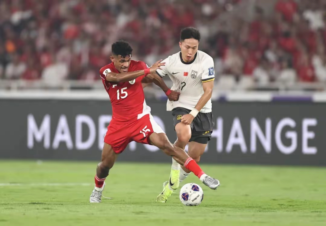 国际比赛日体能课后，罗马单刀错失备战意大利杯，赛场秩序良好，训练强度明显提升